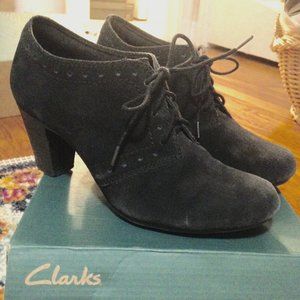 Clarks Size 8 Black Suede Booties